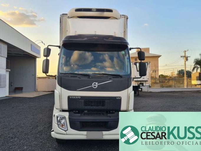 VOLVO VM 330 15/15