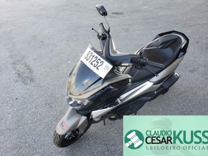 YAMAHA NMAX 18/18